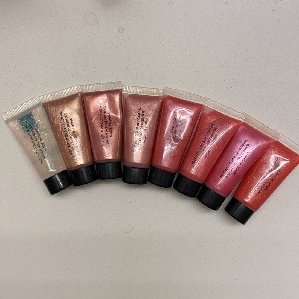 Show Colors - Ultra Shiny Charming Lips Collection - Picture 6 of 6